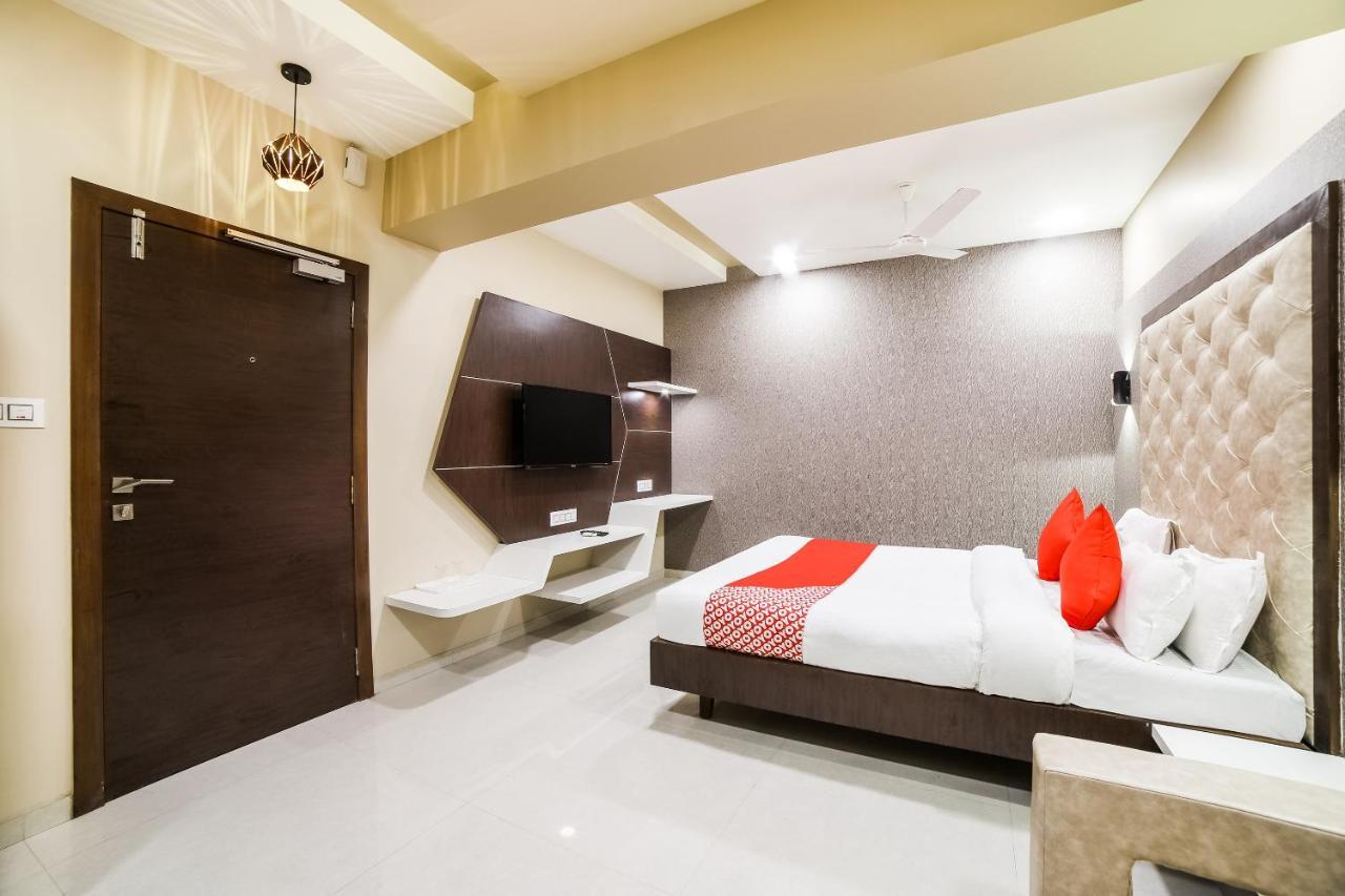 Capital O 41587 Hotel Airport Inn One Αχμπανταμπάντ Εξωτερικό φωτογραφία