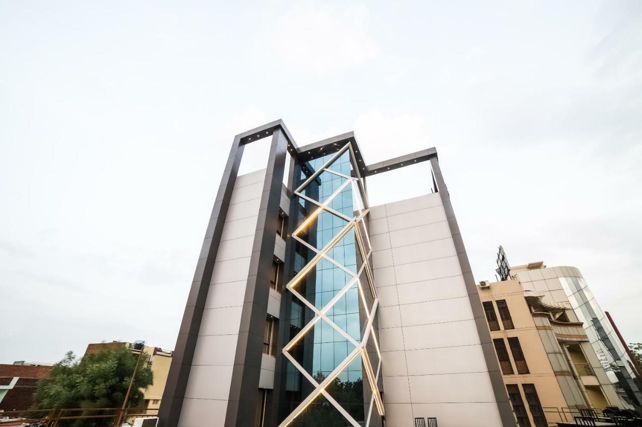 Capital O 41587 Hotel Airport Inn One Αχμπανταμπάντ Εξωτερικό φωτογραφία