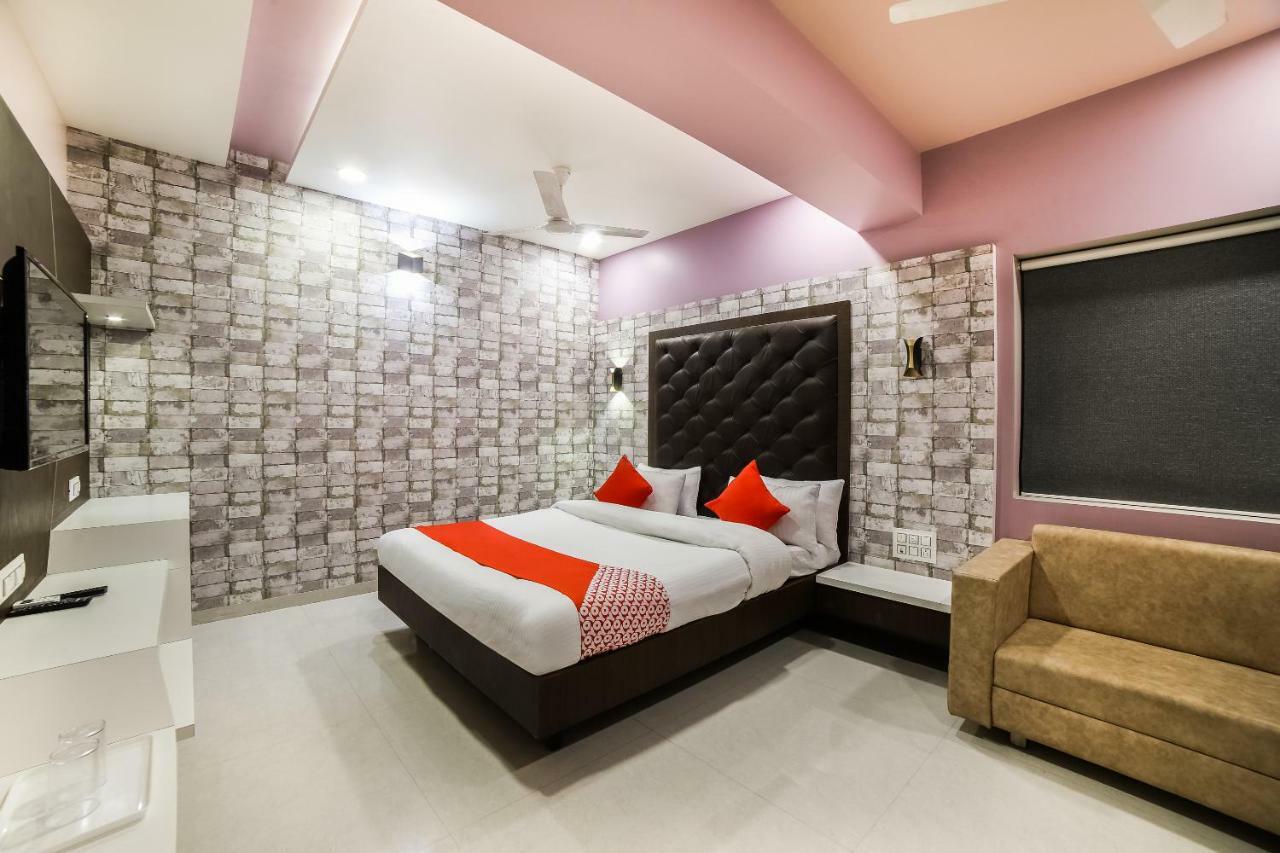 Capital O 41587 Hotel Airport Inn One Αχμπανταμπάντ Εξωτερικό φωτογραφία